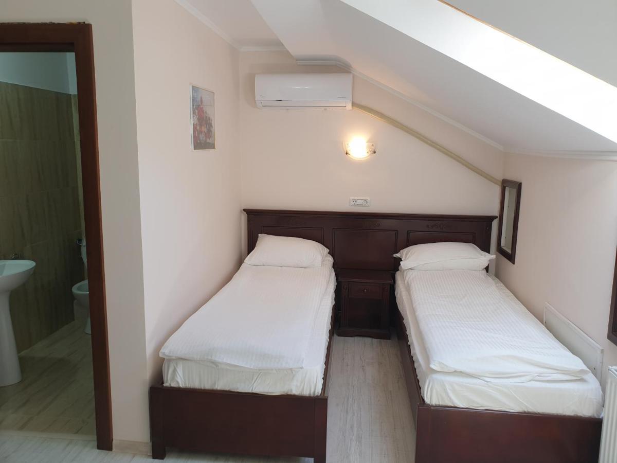 Vila Tisa Tismana Zimmer foto